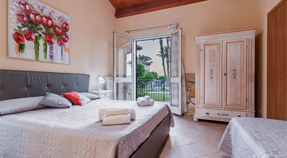 queen size bedroom bnb
