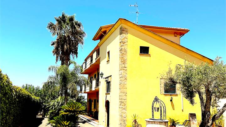 WONDERFUL VILLA IN PARTINICO 