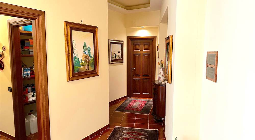 GROUND FLOOR HALLWAY