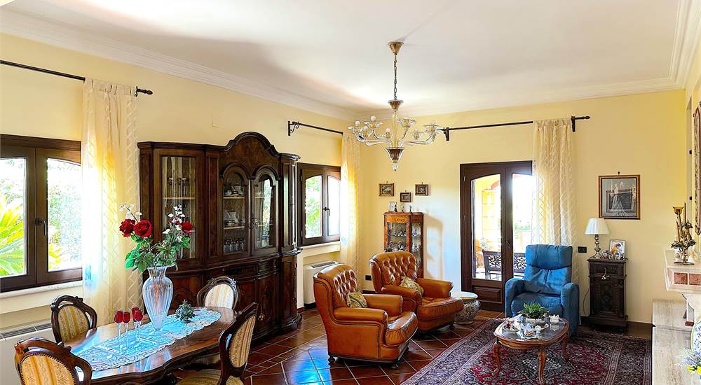 SITTING ROOM