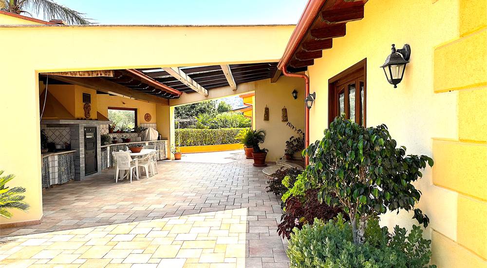 BACKYARD PORCH-OUTDOOR KITCHEN