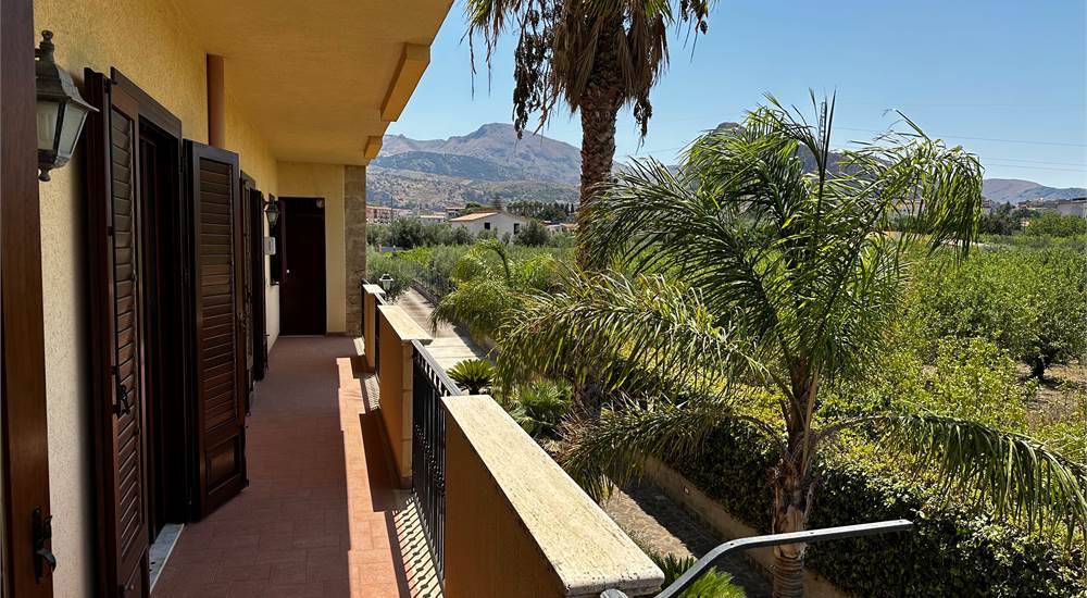 WEST FIRST FLOOR BALCONY MOUNTAIN VIEW