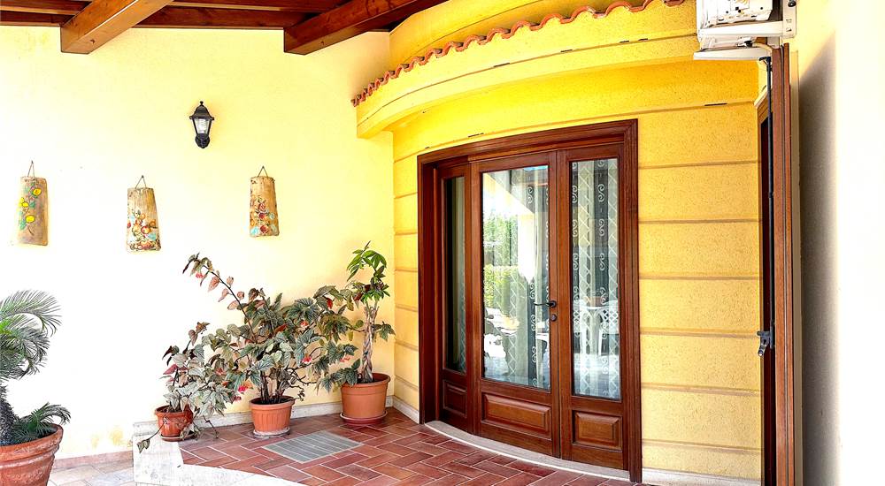 ACKYARD PORCH