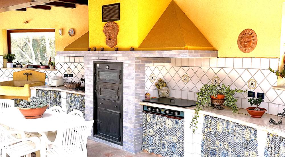 ACKYARD PORCH-OUTDOOR KITCHEN