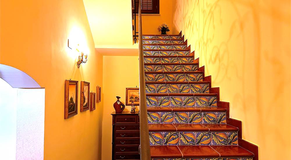 GROUND FLOOR STAIRS
