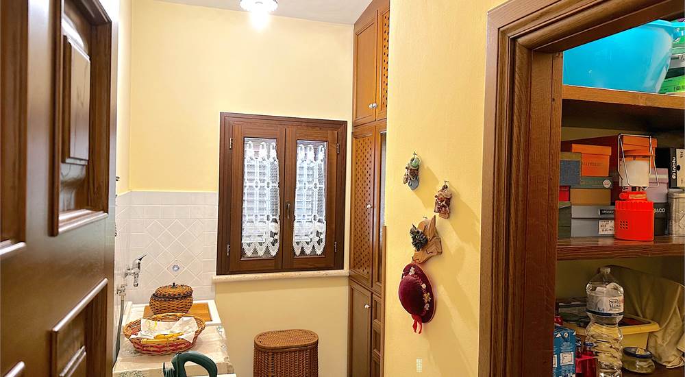 GROUND FLOOR LAUDRY ROOM 