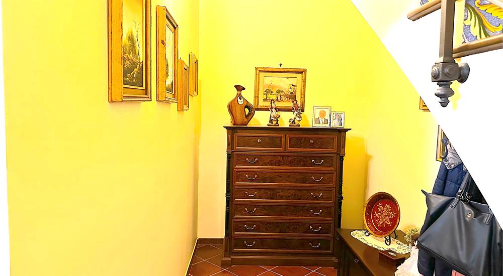 GROUND FLOOR STAIRS HALLWAY