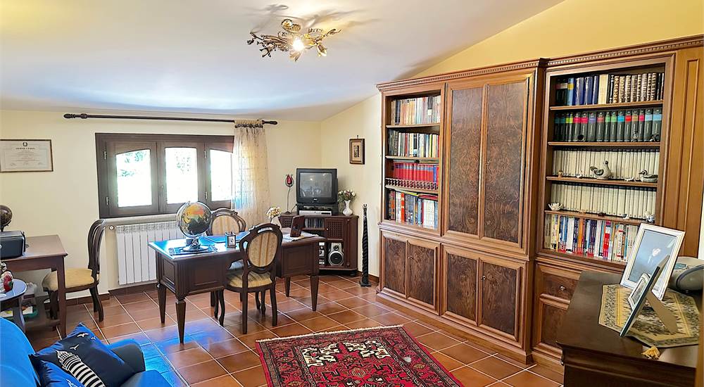 GROUND FLOOR PRIVATE OFFICE