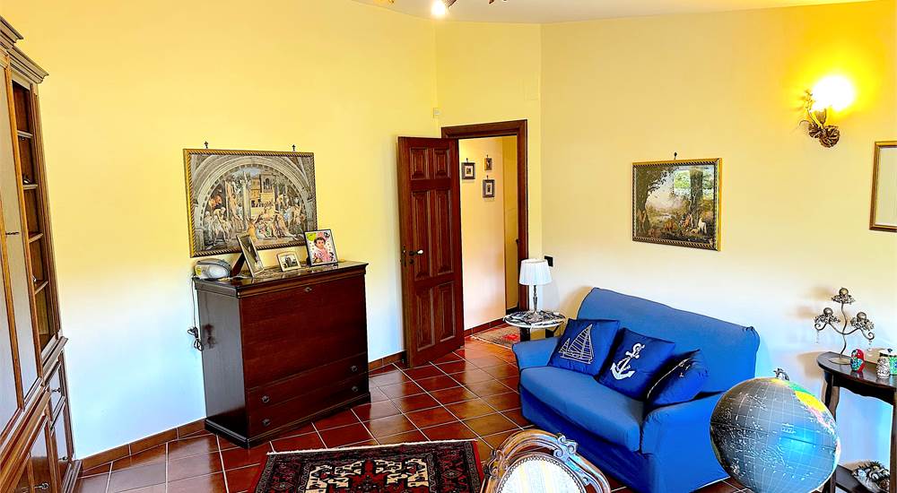 GROUND FLOOR PRIVATE OFFICE