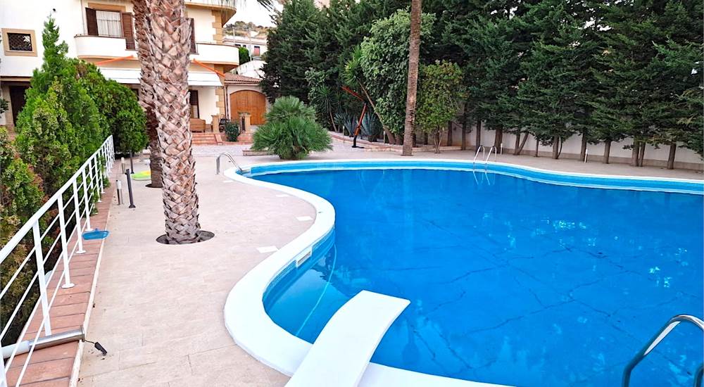 PISCINA E VILLA