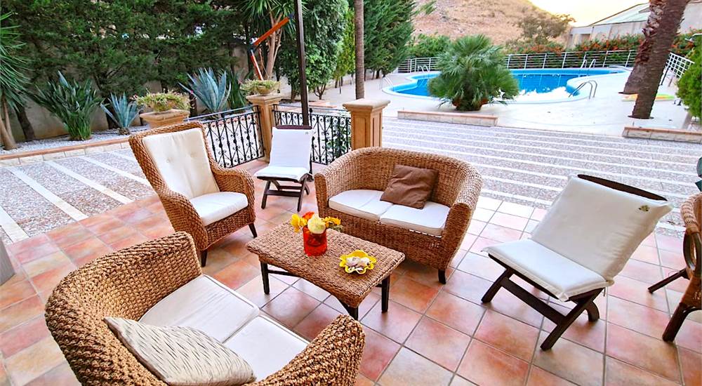 PATIO VISTA PISCINA