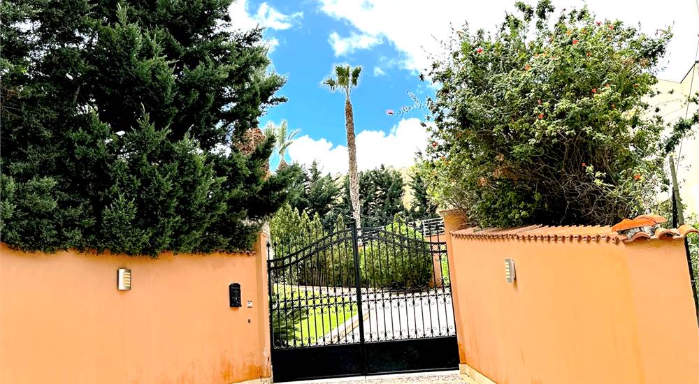 ESTERNI CANCELLO DI INGRESSO PRINCIPALE