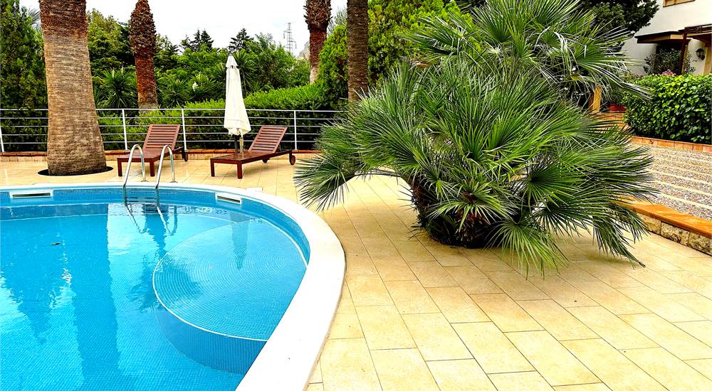 BORDO PISCINA E GIARDINO