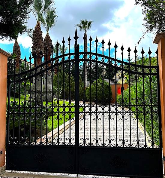 ESTERNO CANCELLO DI INGRESSO PRINCIPALE