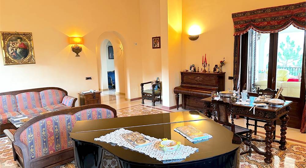 SALONE-