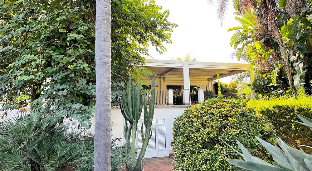 villa view from the front yard