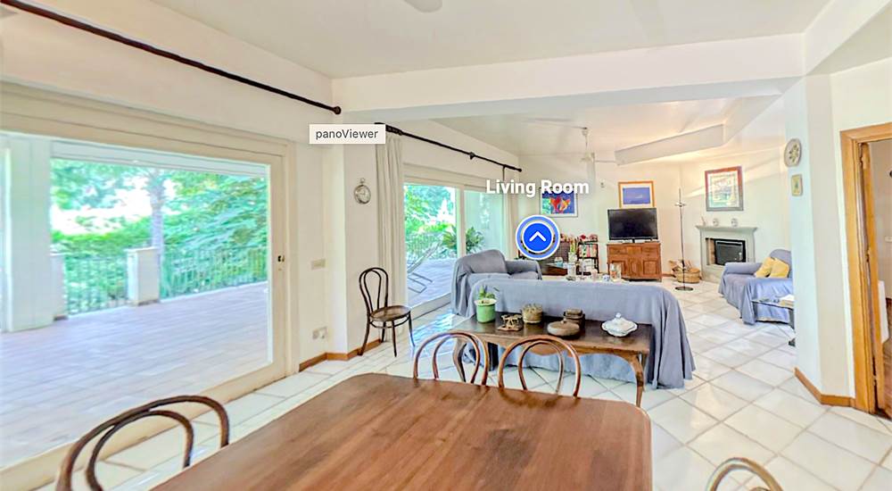 great sitting and dining room, garden view