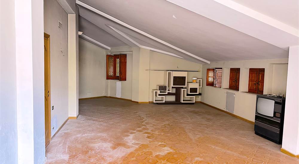 LIVING ROOM, 1ST FLOOR
