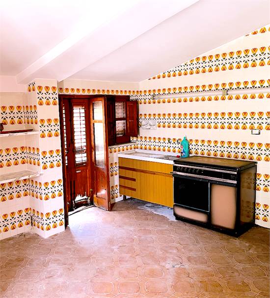 KITCHEN, 1ST FLOOR
